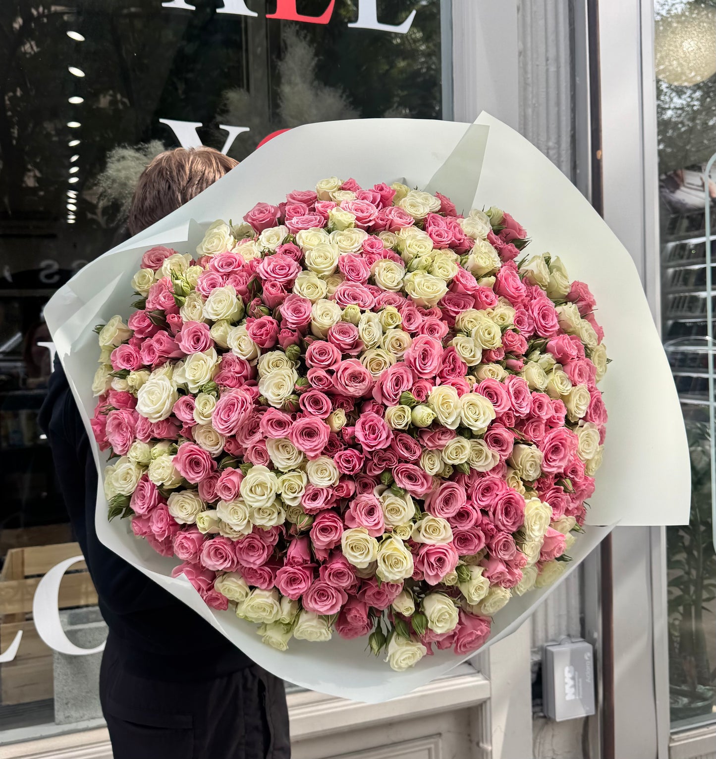 Mix Pink & White Spray Roses