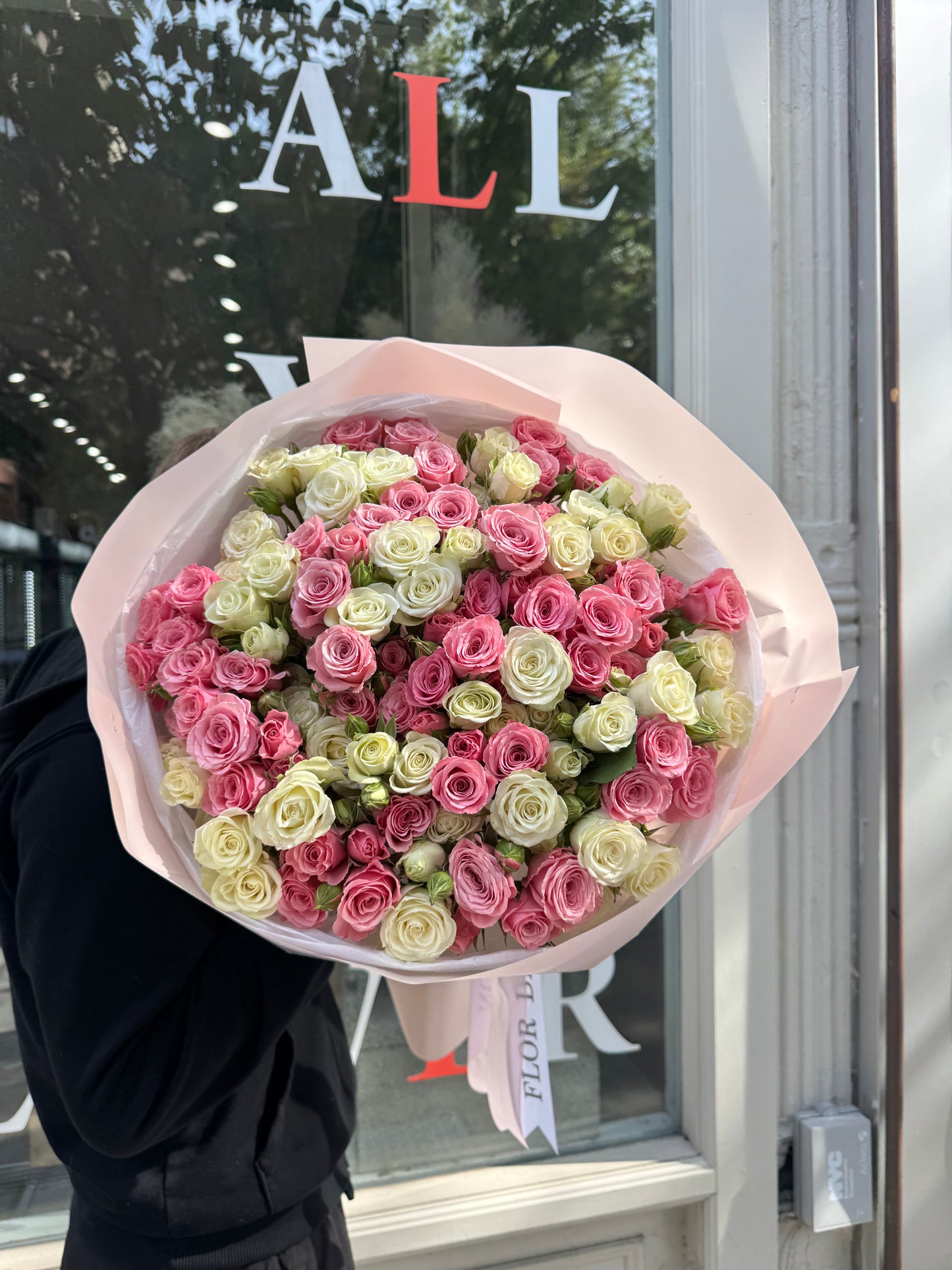 Mix Pink & White Spray Roses