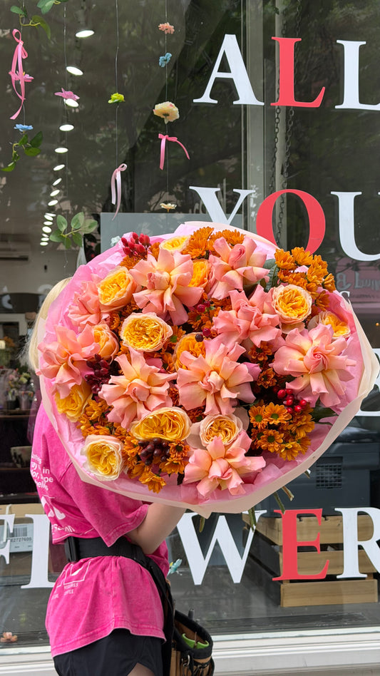 “Berry Blush” Bouquet (Hermosa Roses, Cream Garden Roses, Hypericum, Daisy)