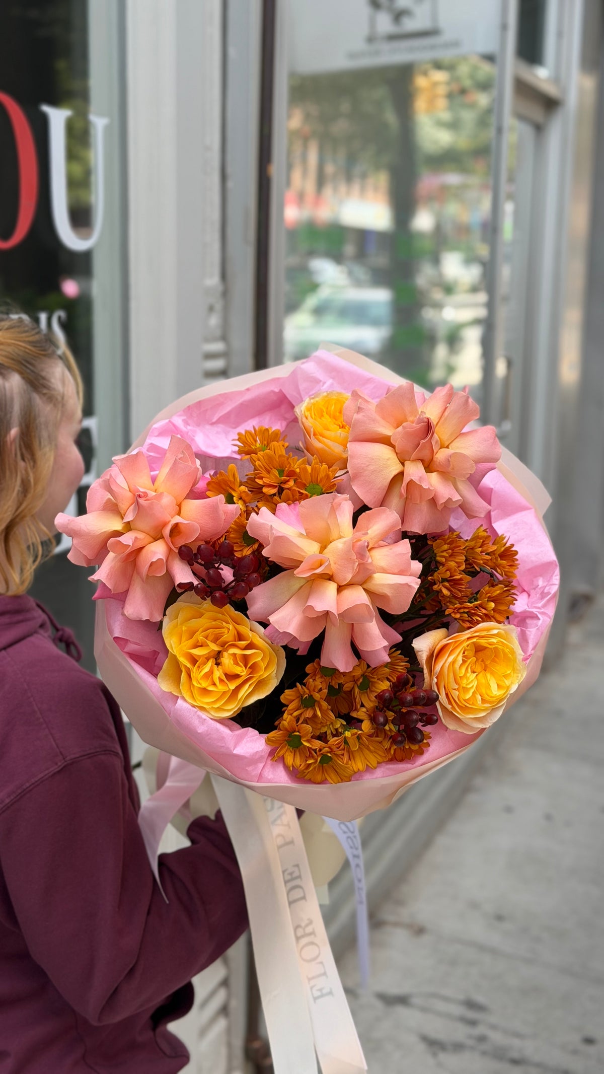 “Berry Blush” Bouquet (Hermosa Roses, Cream Garden Roses, Hypericum, Daisy)