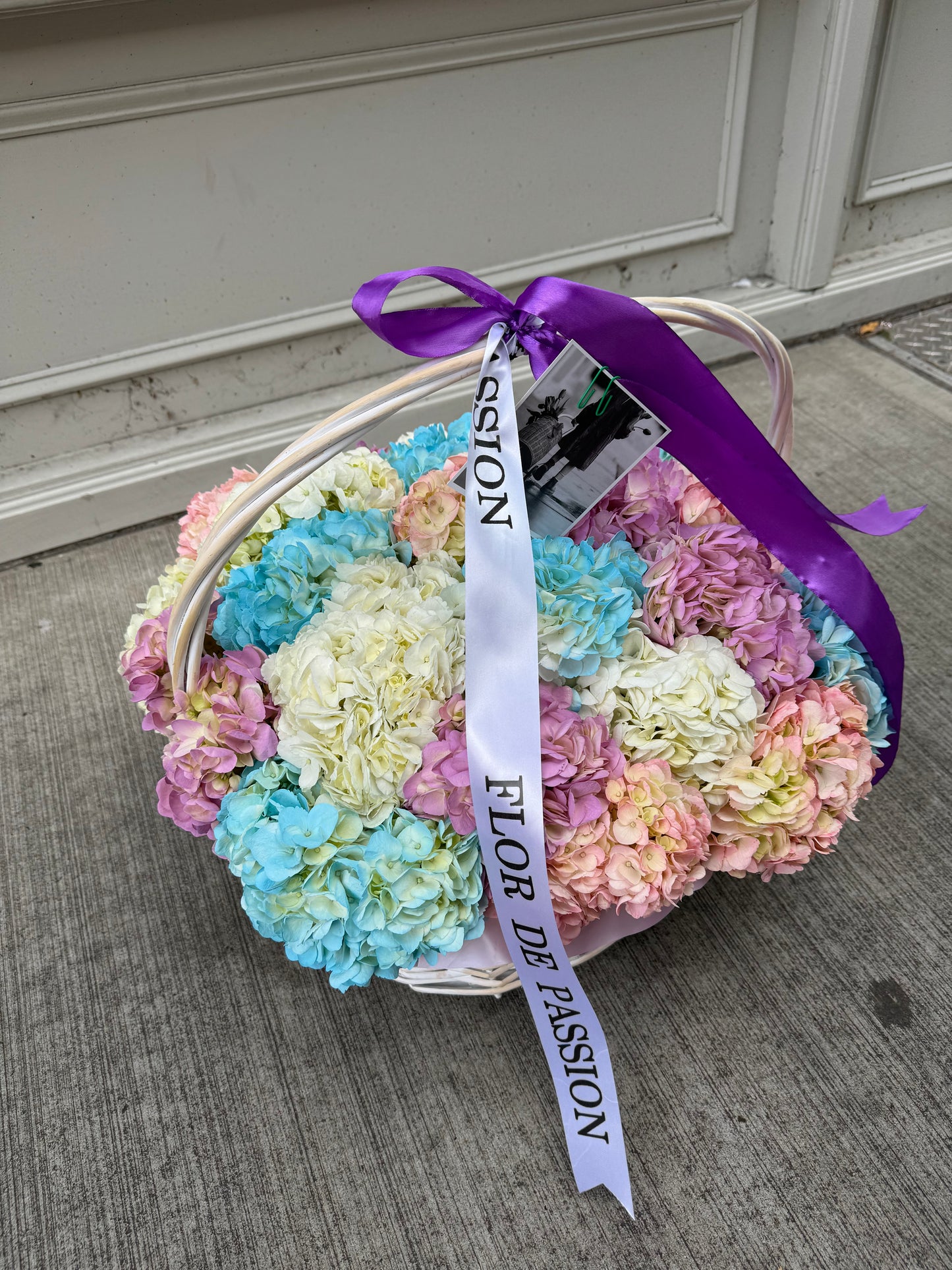 “Cloud” Basket (Pink Hydrangeas, Blue Hydrangeas, Purple Hydrangeas, White Hydrangeas)