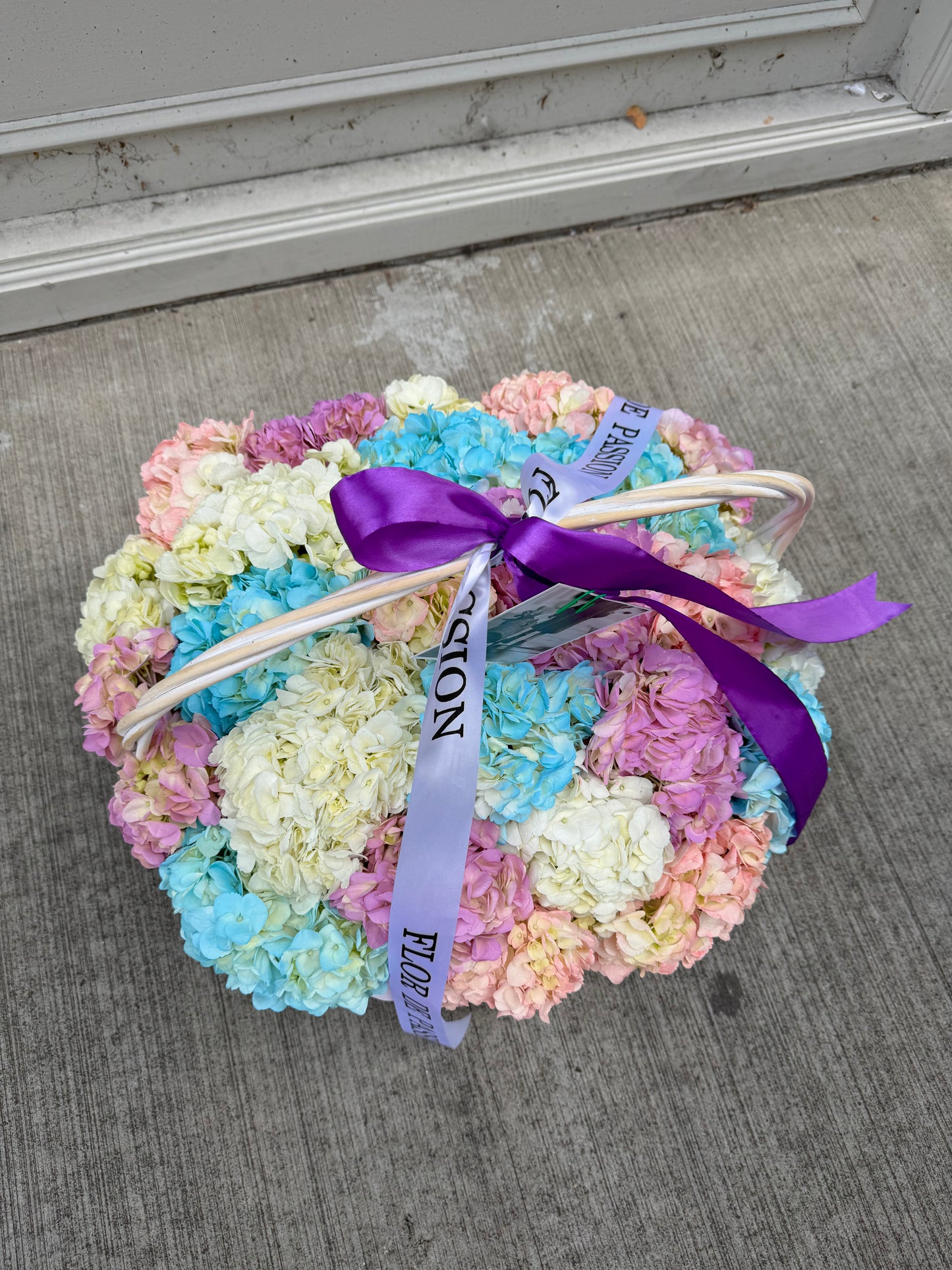 “Cloud” Basket (Pink Hydrangeas, Blue Hydrangeas, Purple Hydrangeas, White Hydrangeas)