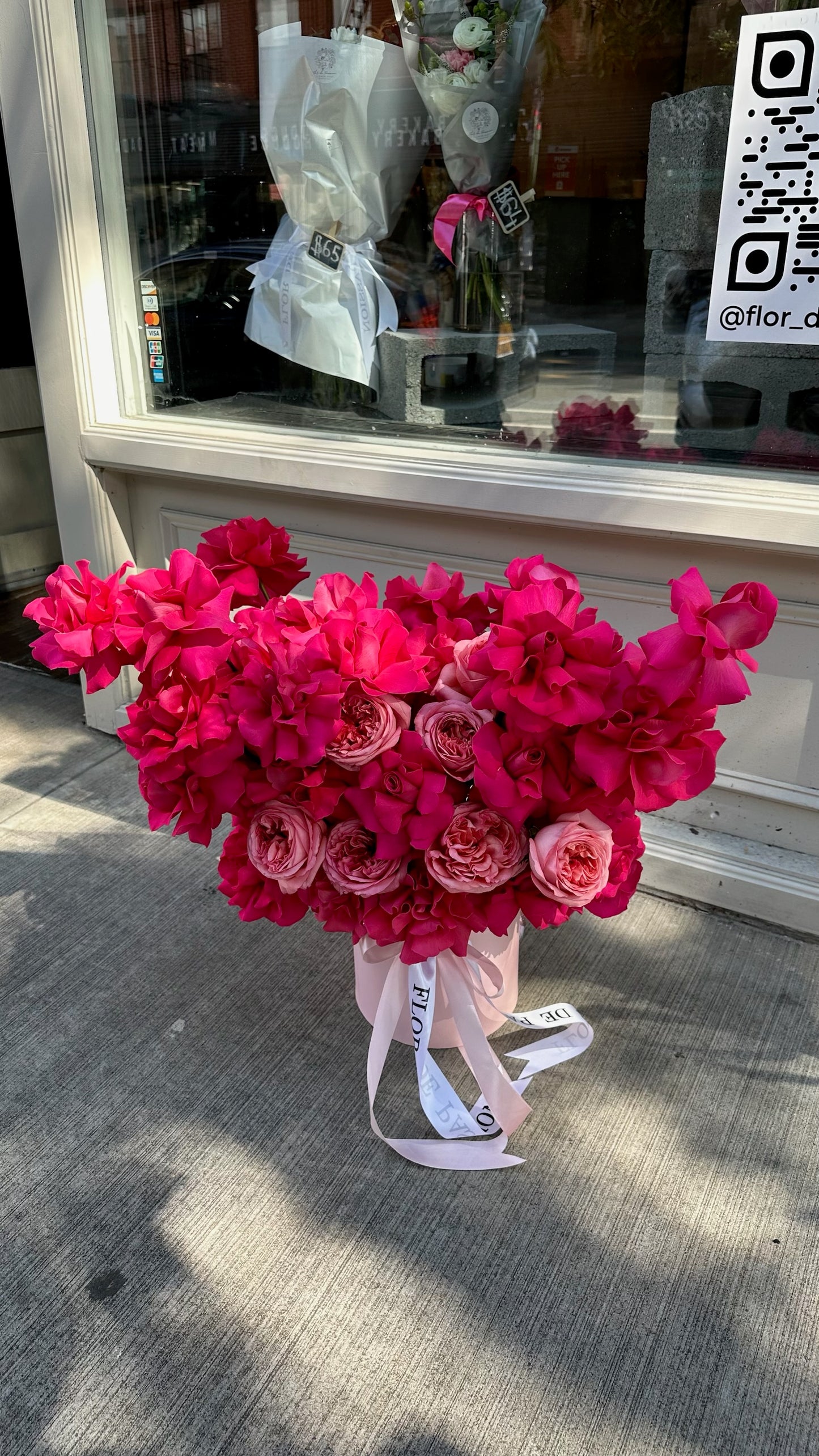 "Words of Love" Box (hot pink French roses, pink expression garden roses)